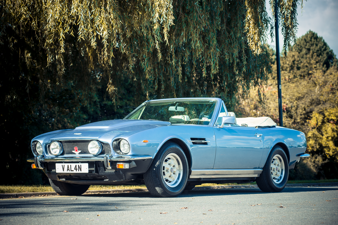 Aston Martin V8 Volante